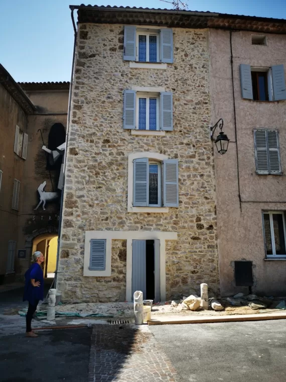 Jointoiement de pierre d'une façade à Trans, Draguignan, LE FAÇADIER DE PACA